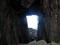 das Loch im Berg